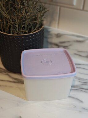 Vintage Tupperware 312-16 30 oz Storage Container with Lid Square Round